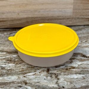 Vintage Tupperware Wonderbowl #1405 Sheer with Yellow Lid #227‑24